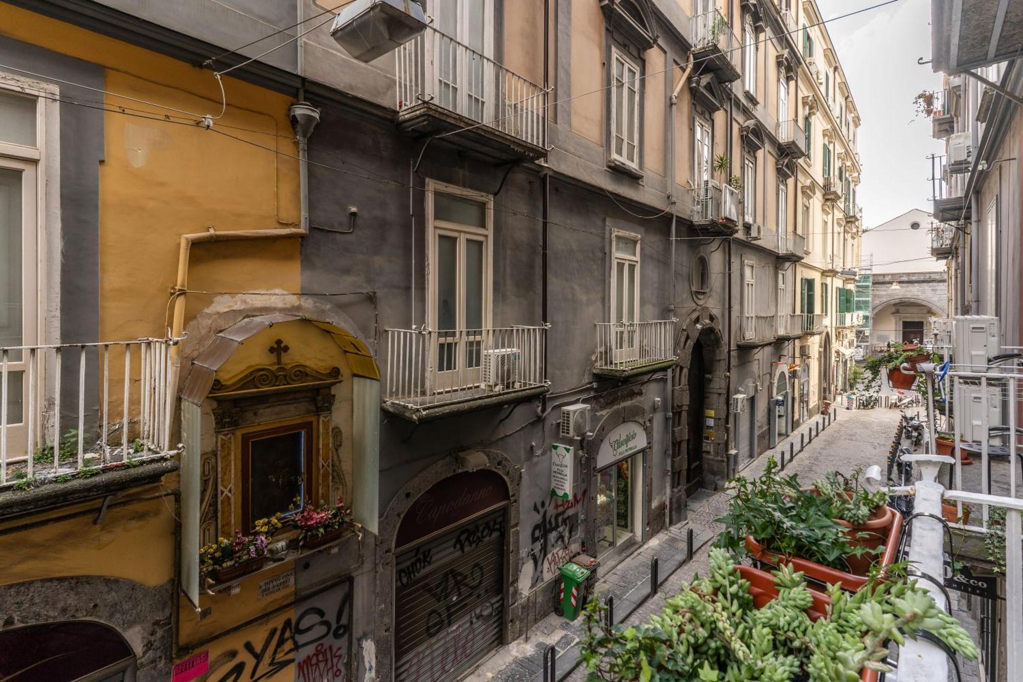 Caravita * Naples